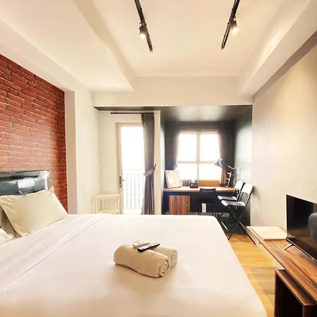 Comfort Studio Room At Mekarwangi Square Cibaduyut Apartment By Travelio